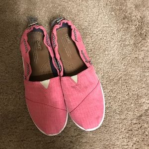 Pink toms
